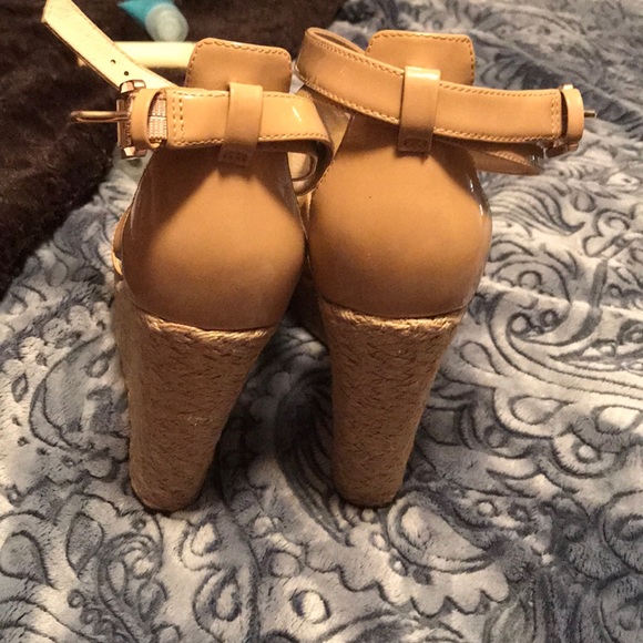 Beige leather Michael Kors wedges. - Picture 3 of 3